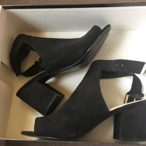 Nine West ladies black suede shoes size 8 hardly worn!